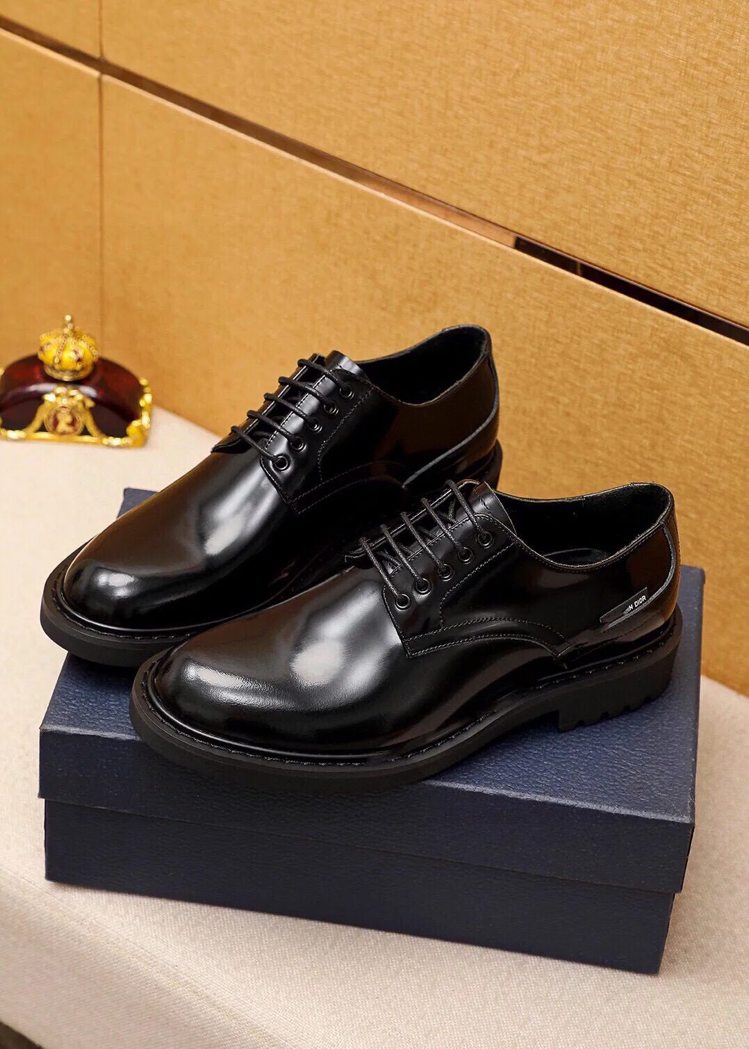 Men's shoes 💰580💐 Product trademark: Dior "Dior" business leather shoes Regular size: 39-44 (38.45🉑️customized) Product materials: Selected Italian imported first-layer open-edge beaded cowhide upper, imported water-dyed 🐂 cowhide lining. Strong three-dimensional visual effect, original outsole Color: 3 colors optional